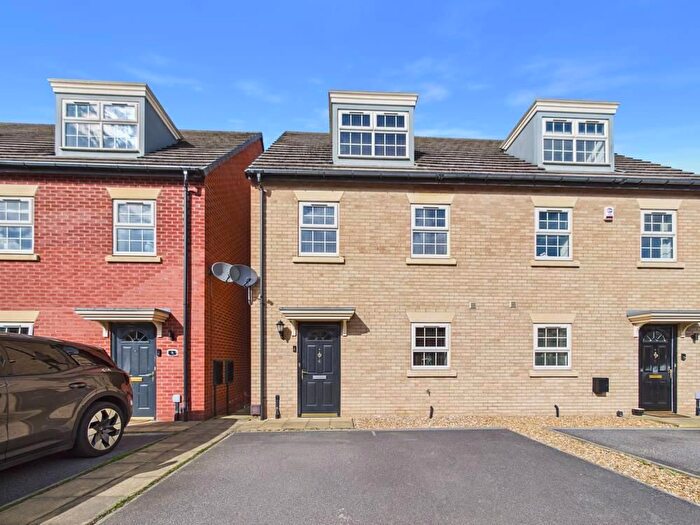 3 Bedroom Semi-Detached House For Sale In Hazelmount Way, Castleford, WF10