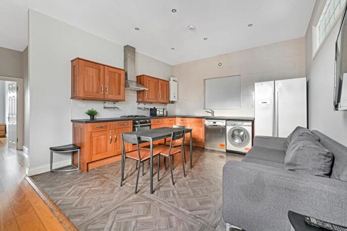 4 Bedroom Apartment To Rent In Camden Road, Holloway, N7