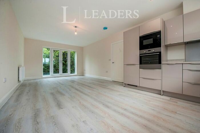 2 Bedroom Flat To Rent In Bromsgrove, Faringdon SN7