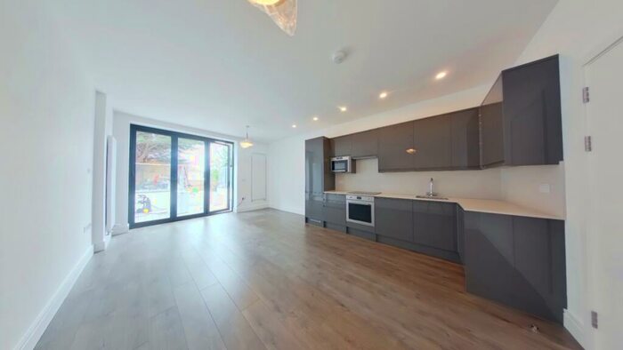 3 Bedroom Flat To Rent In Dollis Hill Lane, London, NW2