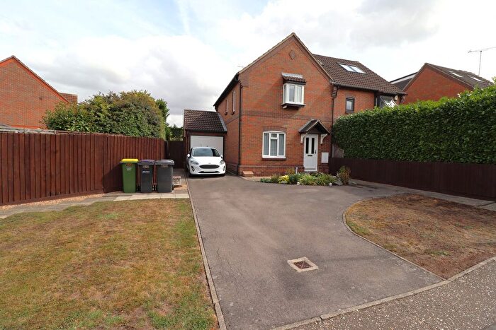 3 Bedroom Semi-Detached House For Sale In Langham Drive, Rayleigh, SS6