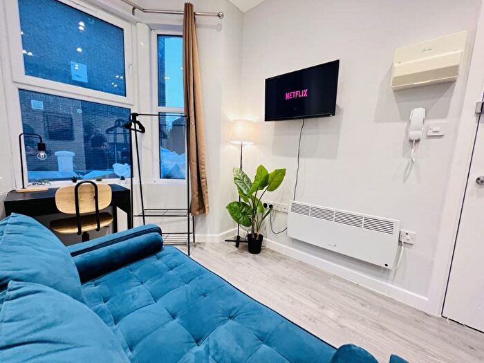 1 Bedroom Studio To Rent In Musjid Road, London, SW11
