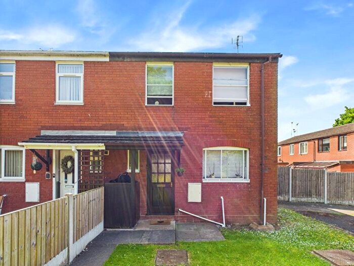 4 Bedroom Semi-Detached House For Sale In Wasdale Court, Warndon, Worcester, WR4