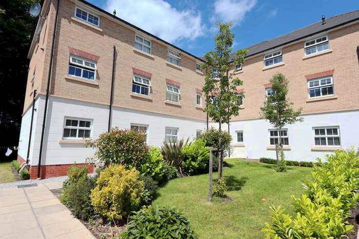 2 Bedroom Flat To Rent In Baytree Court, Prestwich, Manchester, M25