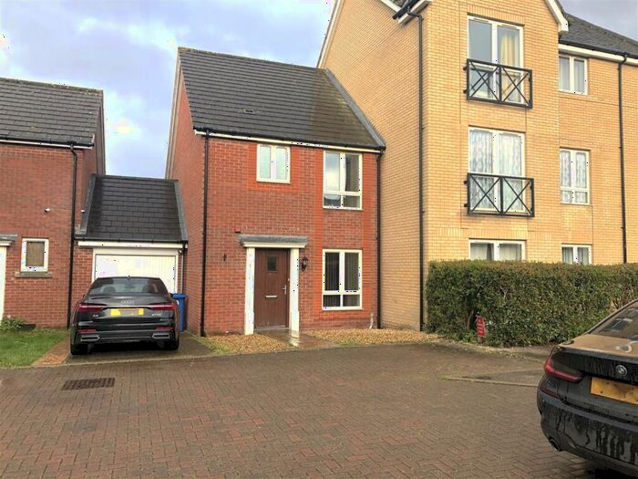 3 Bedroom Town House To Rent In Saturn Road, Ipswich, IP1