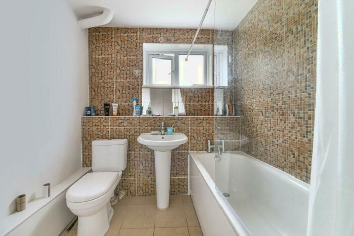 2 Bedroom Flat To Rent In Church Road, Leyton, London, E10