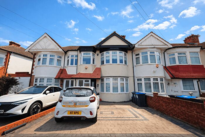 3 Bedroom Terraced House For Sale In London, N13