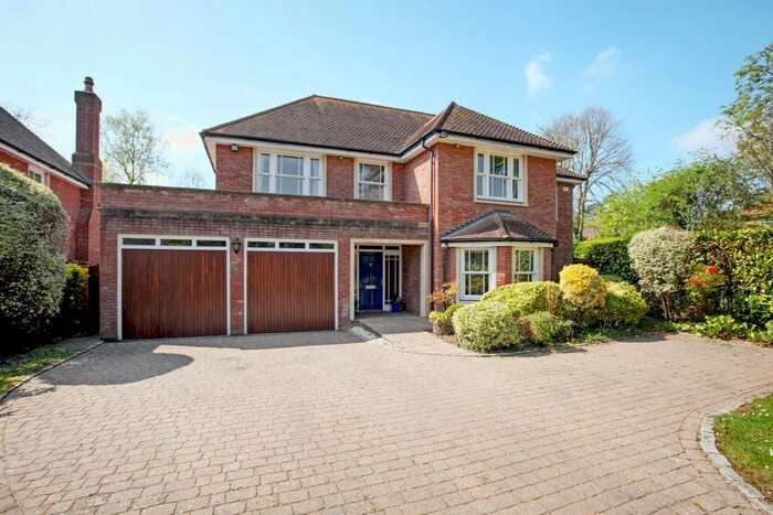 5 Bedroom Detached House To Rent In Newlands Drive, Maidenhead SL6