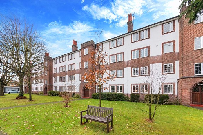 1 Bedroom Flat To Rent In Gloucester Court, Kew Road, TW9