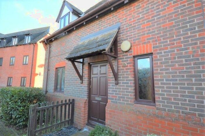 1 Bedroom Studio To Rent In Canvey Walk, Chelmsford CM1