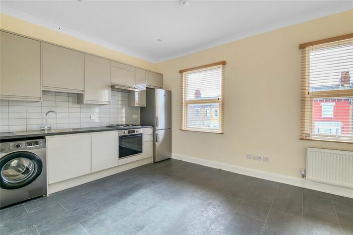 2 Bedroom Flat To Rent In Malvern Road, Harringay, London, N8