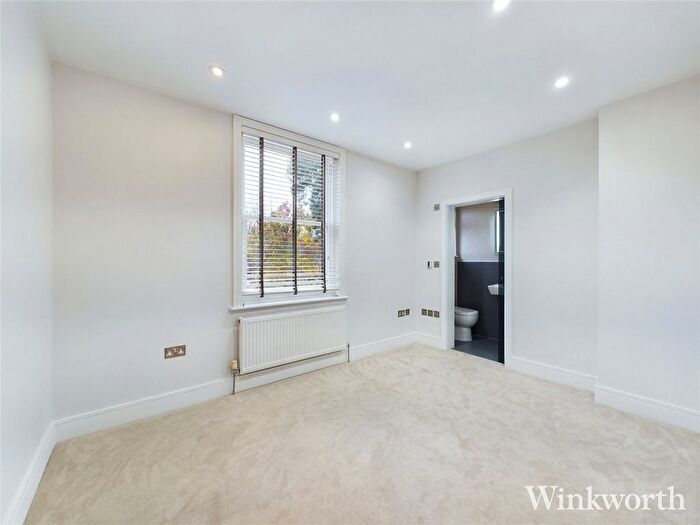 2 Bedroom Flat To Rent In Tring Avenue, London, W5