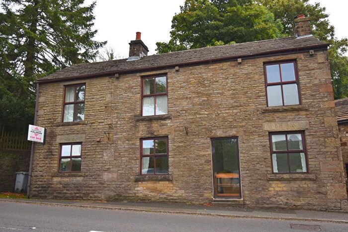 3 Bedroom Detached House For Sale In Macclesfield Road, Kettleshulme, SK23