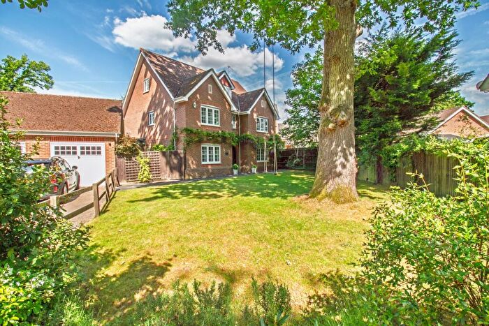 6 Bedroom Detached House For Sale In Kintbury Close, Fleet, GU51