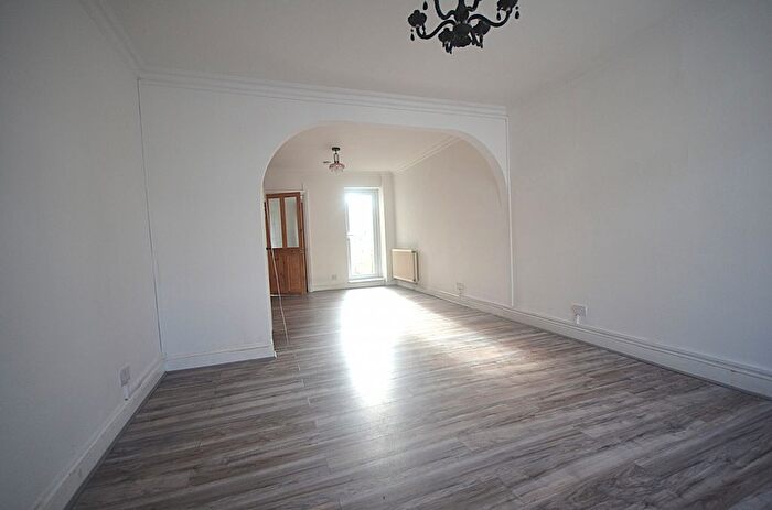 3 Bedroom Terraced House To Rent In Netley Road, Ilford, IG2