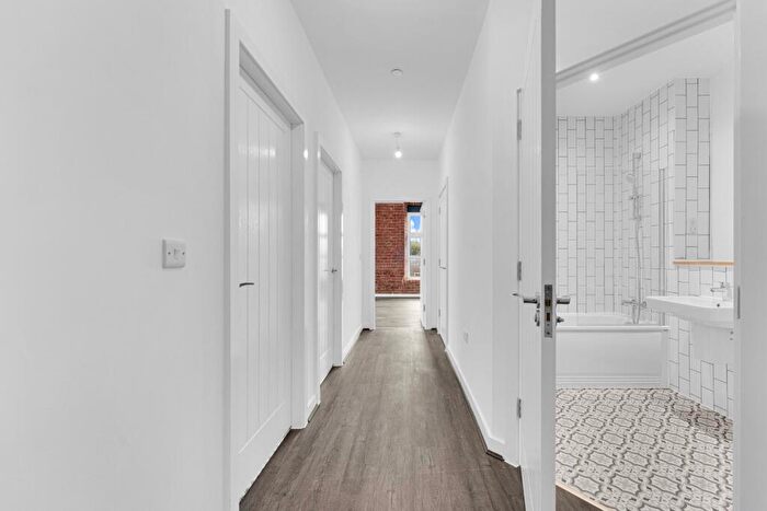 2 Bedroom Flat To Rent In Cotton Gardens, Bolton, Greater Manchester, BL1