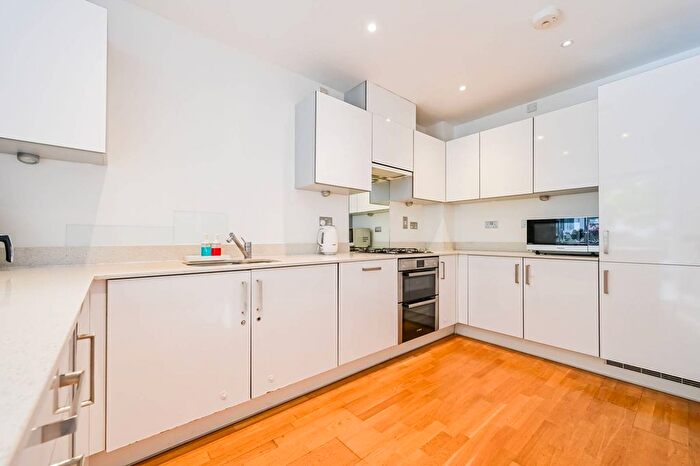4 Bedroom Maisonette To Rent In Duckett Street, Tower Hamlets, London, E1