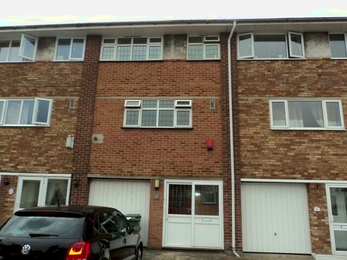 4 Bedroom Town House To Rent In Dryhill Road, Belvedere, Kent, DA17