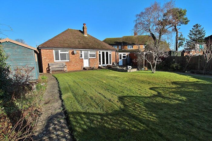 2 Bedroom Detached Bungalow For Sale In Chestnut Avenue, Bedhampton, PO9