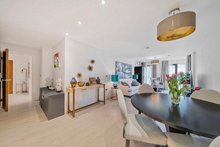 2 Bedroom Flat For Sale In Archway Road, London, N6