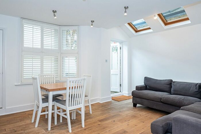 2 Bedroom Flat To Rent In Marmion Road, Battersea, London, SW11