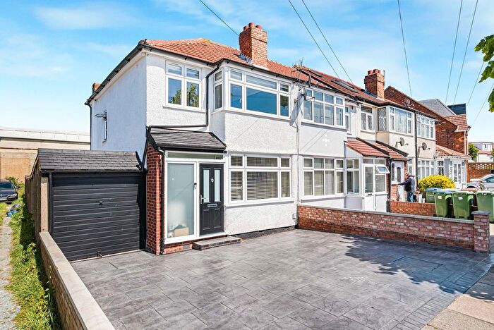 3 Bedroom End Terrace House For Sale In Sycamore Avenue, Sidcup, DA15