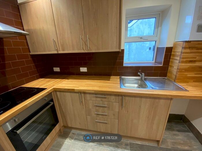 1 Bedroom Flat To Rent In Poole Road, Bournemouth, BH4