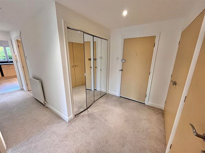 2 Bedroom Flat For Sale In Eton Drive, Cheadle, SK8