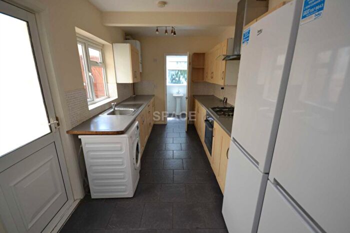 6 Bedroom Terraced House To Rent In Pitcroft Avenue, Reading, Berkshire, RG6