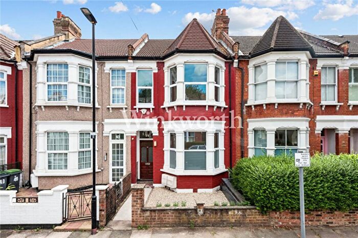 2 Bedroom Apartment For Sale In Sirdar Road, London, N22