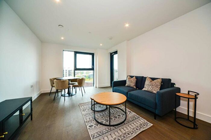 1 Bedroom Flat To Rent In Hewson Way, Elephant And Castle, London, SE17