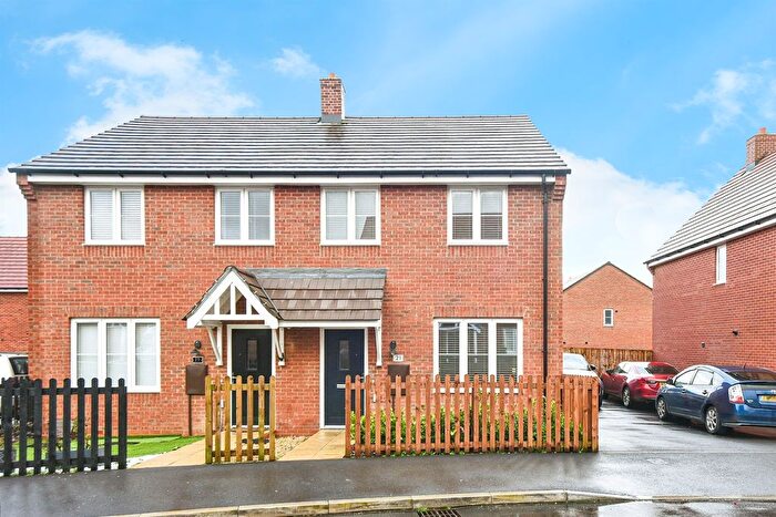 3 Bedroom Semi Detached House For Sale In Hancock Drive, Amesbury, Salisbury, SP4