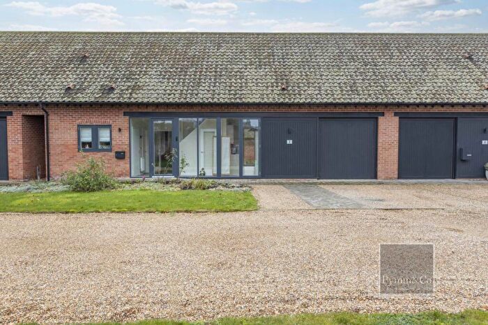4 Bedroom Barn Conversion For Sale In The Walled Garden, Bowthorpe, NR5