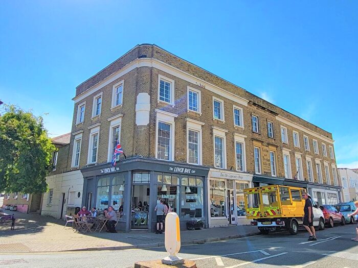 2 Bedroom Flat To Rent In East Cowes, PO32
