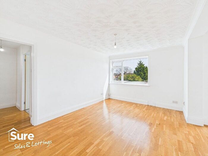 2 Bedroom Flat To Rent In Wood Lane End, Hemel Hempstead, Hertfordshire, HP2