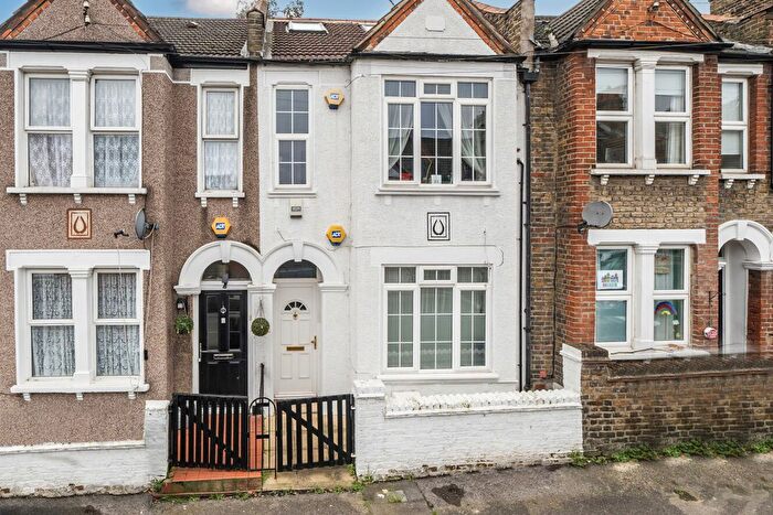 3 Bedroom Flat For Sale In Highclere Street, Sydenham, London, SE26