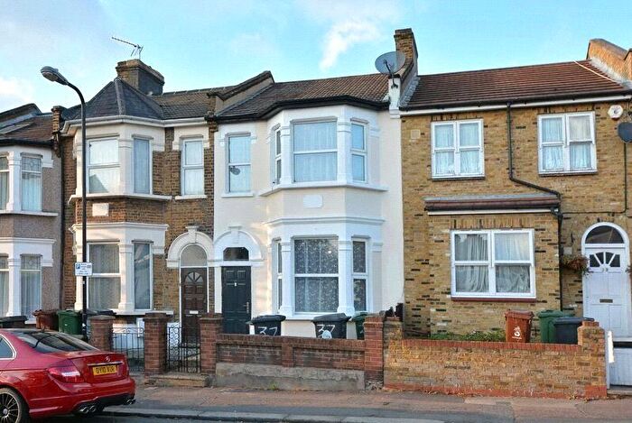 3 Bedroom Terraced House To Rent In Raglan Road, Walthamstow, London, E17