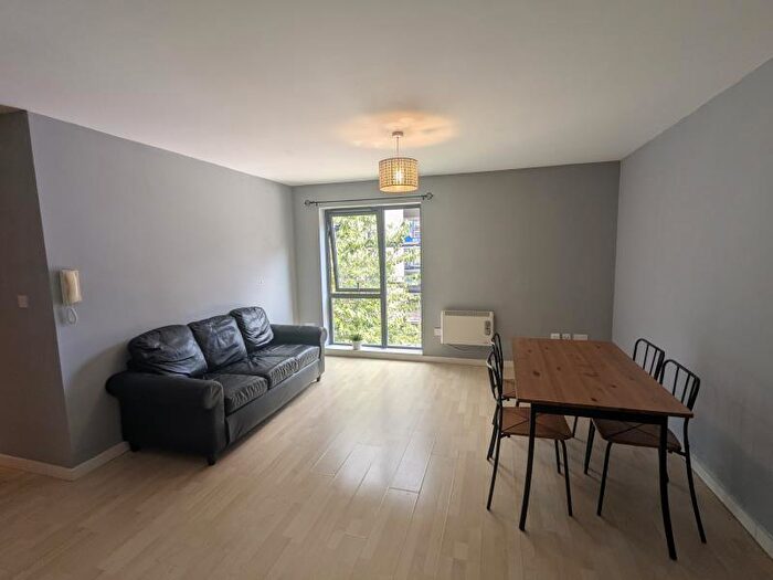 1 Bedroom Apartment To Rent In Quay :: Salford, M5
