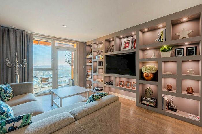 2 Bedroom Flat To Rent In Telegraph Avenue, Greenwich, London, SE10