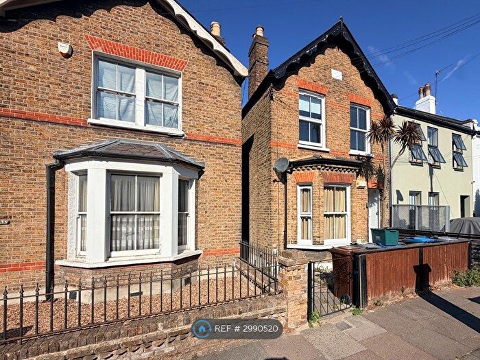 1 Bedroom Flat To Rent In Russell Road, London, SW19