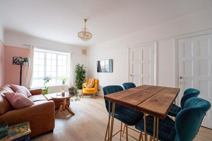 1 Bedroom Flat To Rent In Sea Road, Bournemouth, BH5