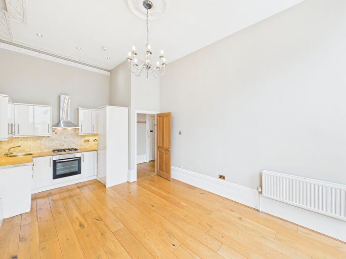 2 Bedroom Flat To Rent In Brunswick Place, Hove, BN3
