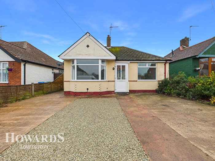 3 Bedroom Detached Bungalow For Sale In Homefield Avenue, Lowestoft, NR33