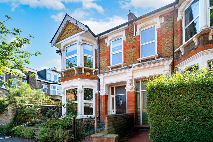 3 Bedroom End Of Terrace House For Sale In London, E17