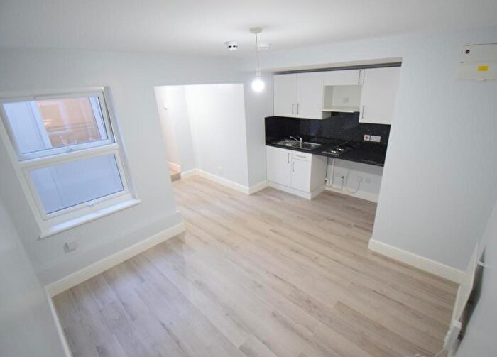 Studio To Rent In Kingsland Road, London, E8