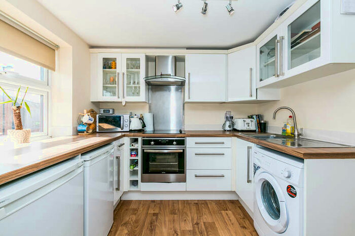 1 Bedroom Apartment To Rent In Gable End, GU11