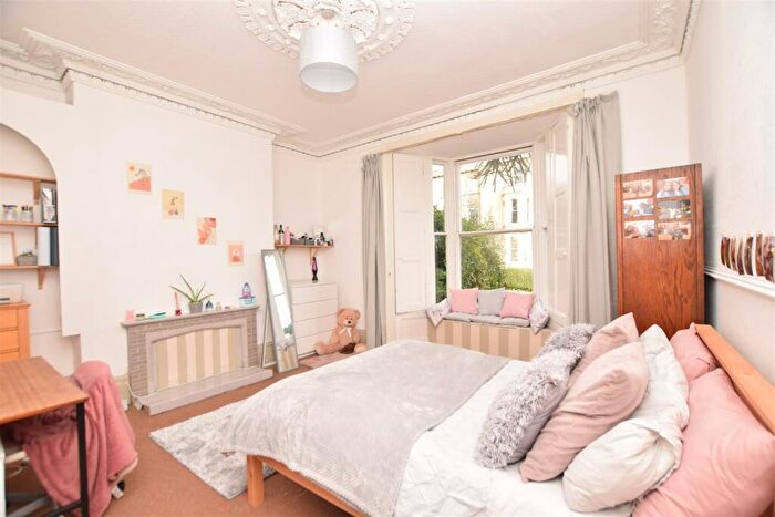 5 Bedroom Semi-Detached House To Rent In B, Hampton Road, PC02