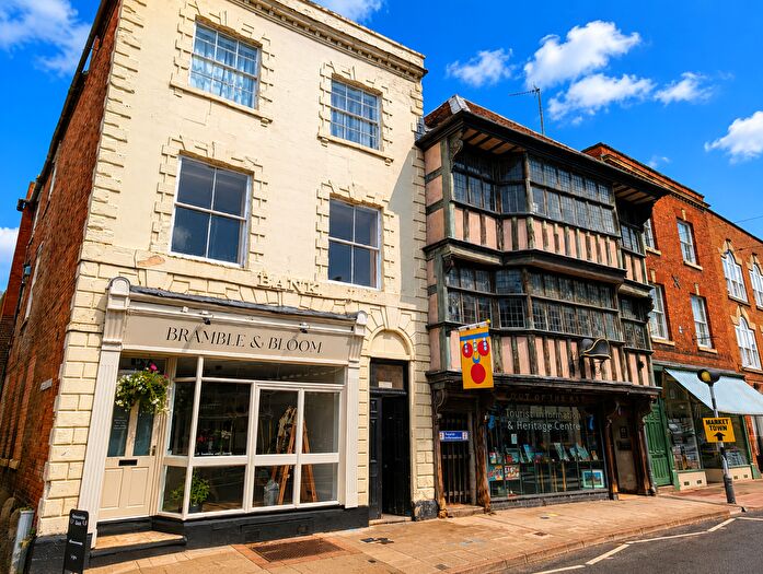 2 Bedroom Flat To Rent In Post Office Lane, Tewkesbury, GL20