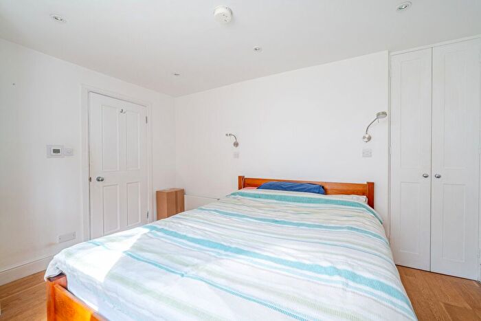 1 Bedroom Flat For Sale In Fernlea Road, Balham, London, SW12