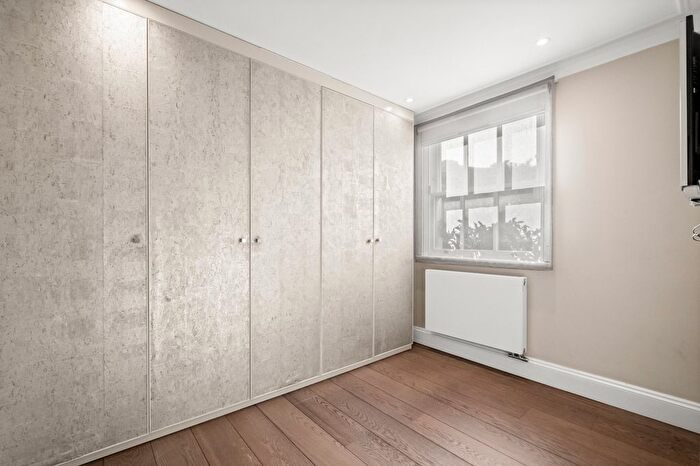 4 Bedroom Terraced House To Rent In Warwick Gardens, Kensington, W14